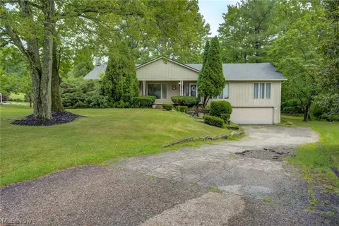 17444 Long Meadow Trl, Chagrin Falls, OH 44023