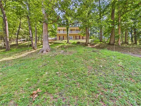 35 Woodland Park Dr, Parkersburg, WV 26104
