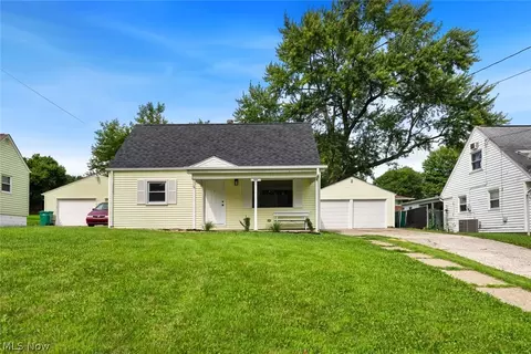 208 S Roanoke Ave, Youngstown, OH 44515