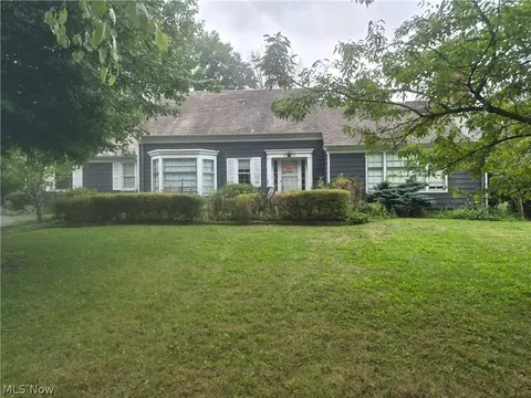 24700 Bryden Rd, Beachwood, OH 44122