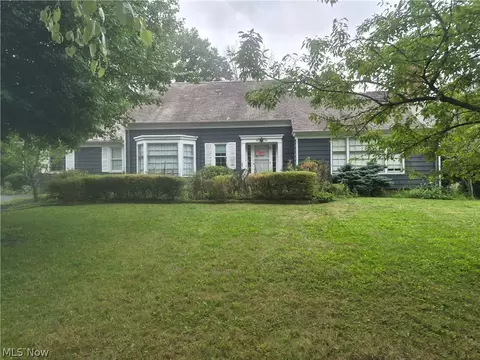 24700 Bryden Rd, Beachwood, OH 44122