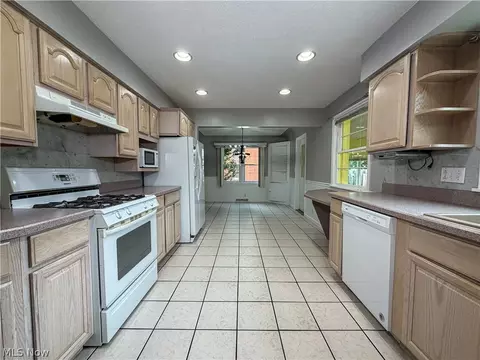 Kitchen - 228 Wolcott Dr, Boardman, OH 44512 photo 1 of 5