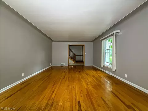 Living - 228 Wolcott Dr, Boardman, OH 44512 photo 3 of 3