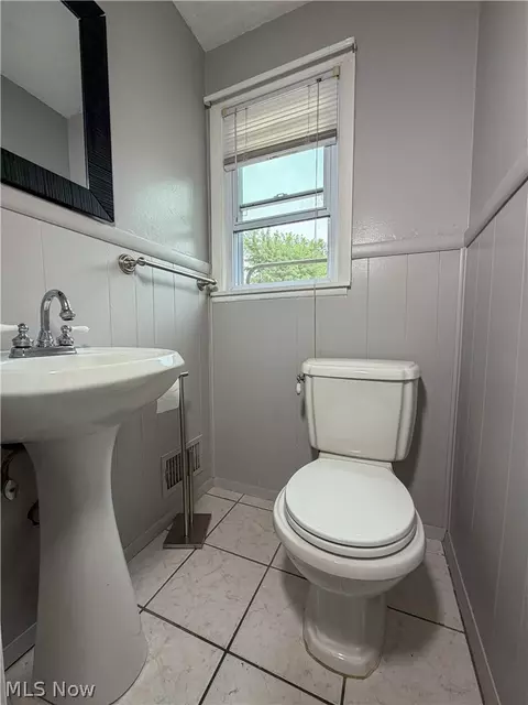 Bath - 228 Wolcott Dr, Boardman, OH 44512 photo 1 of 3