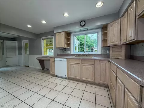 Kitchen - 228 Wolcott Dr, Boardman, OH 44512 photo 2 of 5