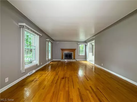 Living - 228 Wolcott Dr, Boardman, OH 44512 photo 1 of 3