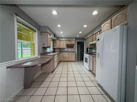 Kitchen - 228 Wolcott Dr, Boardman, OH 44512 photo 5 of 5