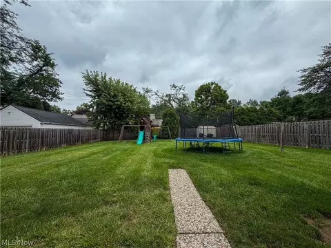 Exterior - 228 Wolcott Dr, Boardman, OH 44512 photo 3 of 6