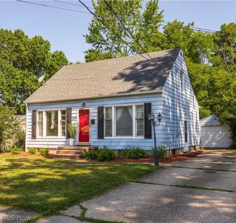 1597 Bond St, Akron, OH 44313