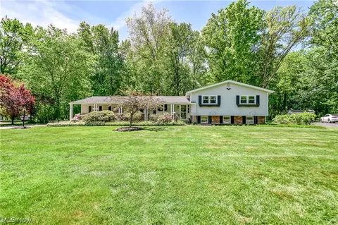 9412 Beaver Creek Dr, Mentor, OH 44060