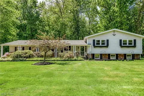 9412 Beaver Creek Dr, Mentor, OH 44060