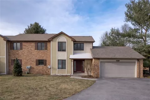 4839 Pond Dr NW, North Canton, OH 44720