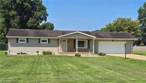 2745 Frick Dr, Zanesville, OH 43701