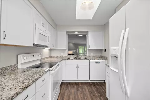 Kitchen - 4648 Oak Point Rd, Lorain, OH 44053 photo 2 of 4