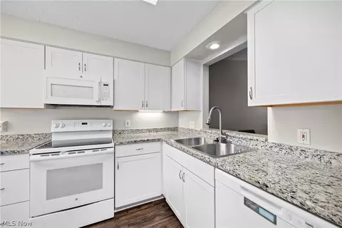 Kitchen - 4648 Oak Point Rd, Lorain, OH 44053 photo 4 of 4