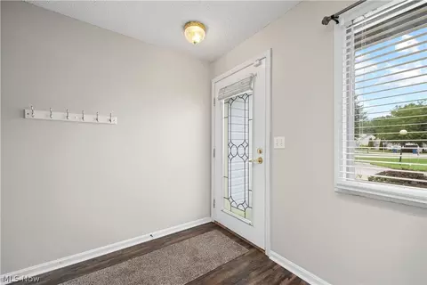 Entry Way - 4648 Oak Point Rd, Lorain, OH 44053 photo 1 of 1