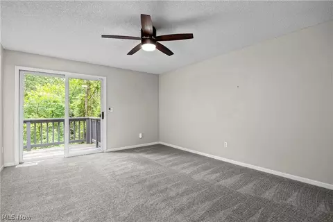 Bedroom - 4648 Oak Point Rd, Lorain, OH 44053 photo 3 of 8