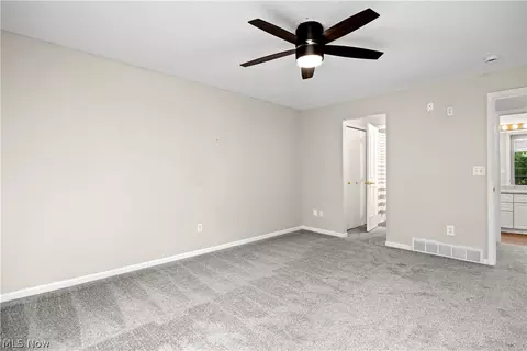 Bedroom - 4648 Oak Point Rd, Lorain, OH 44053 photo 4 of 8