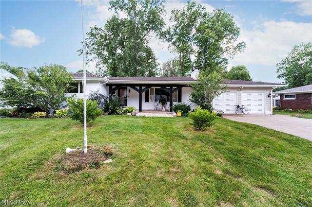 31 Lake Shore Dr, Youngstown, OH 44511