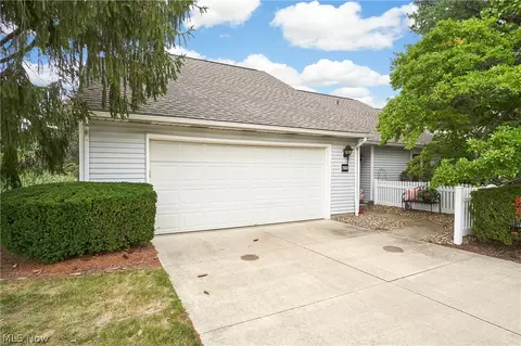 2069 Saxony Dr, Akron, OH 44313