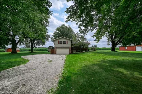 496 Howe Rd, Kent, OH 44240