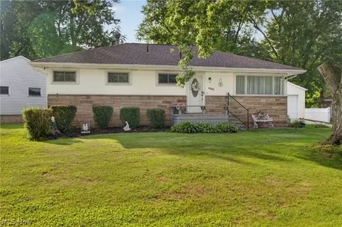 4385 Stoneybrook Dr SE, Warren, OH 44484