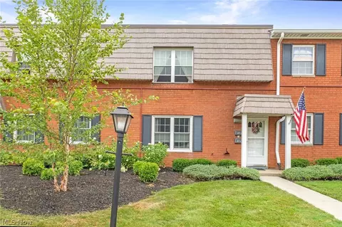 2719 Pease Dr #A108, Rocky River, OH 44116