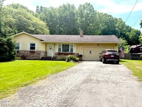 2455 David Ct, Youngstown, OH 44511