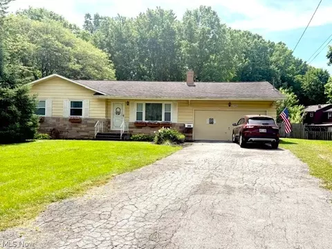 2455 David Ct, Youngstown, OH 44511