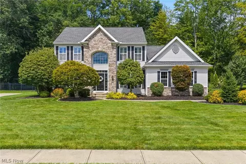 32258 Woodfield Dr, Avon Lake, OH 44012