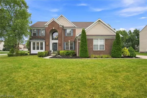 465 Wilmington Dr, Broadview Heights, OH 44147