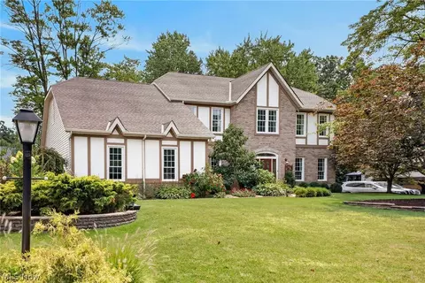 8753 Treetop Trl, Broadview Heights, OH 44147
