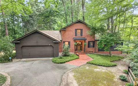 7511 Brigham Rd, Gates Mills, OH 44040