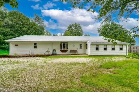 2034 State St NE, Canton, OH 44721