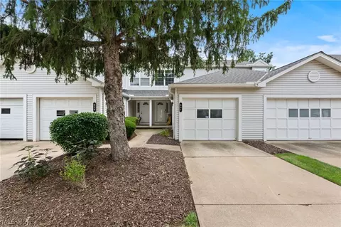 841 Overlook Ridge Dr, Cleveland, OH 44109