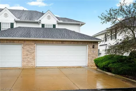 132 Sand Ct #6, Fairlawn, OH 44333