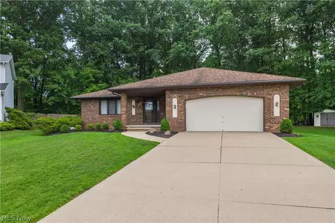 7818 Pompano Ct, Parma, OH 44134