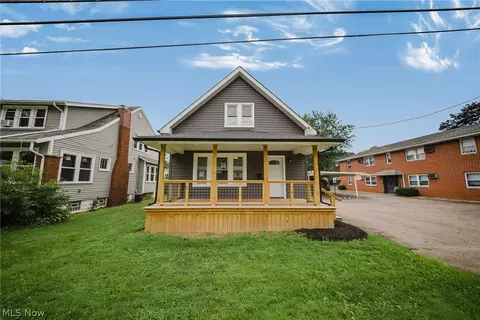 1217 Hankins Rd NE, Massillon, OH 44646