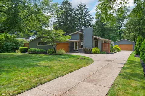 374 Bradley Rd, Bay Village, OH 44140