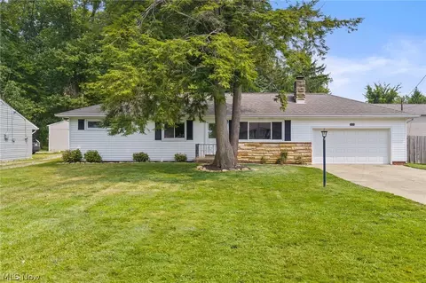 5839 Lake Rd, Mentor On The Lake, OH 44060