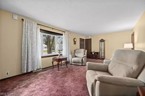 Living - 814 S Logan St, Elyria, OH 44035 photo 2 of 2