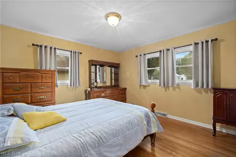 Bedroom - 814 S Logan St, Elyria, OH 44035 photo 1 of 6
