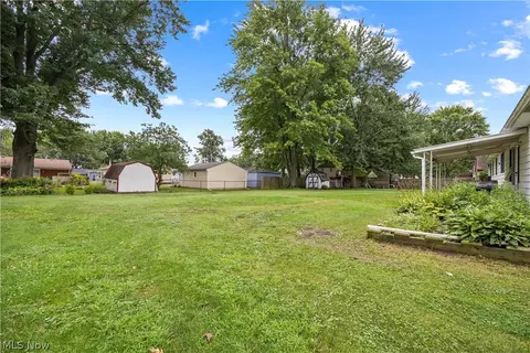 Exterior - 814 S Logan St, Elyria, OH 44035 photo 3 of 5