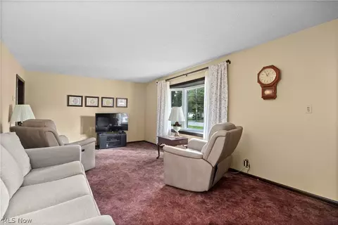 Living - 814 S Logan St, Elyria, OH 44035 photo 1 of 2