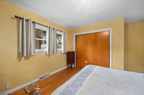 Bedroom - 814 S Logan St, Elyria, OH 44035 photo 4 of 6