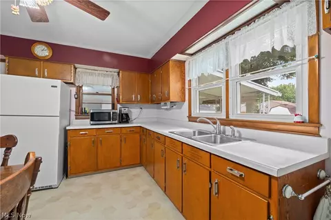 Kitchen - 814 S Logan St, Elyria, OH 44035 photo 1 of 2