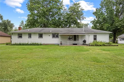 Exterior - 814 S Logan St, Elyria, OH 44035 photo 2 of 5