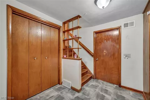 Entry Way - 131 Yunker Ct, Elyria, OH 44035 photo 1 of 3