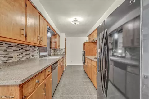 Kitchen - 131 Yunker Ct, Elyria, OH 44035 photo 1 of 5