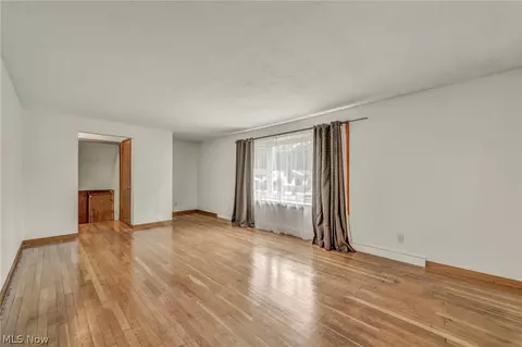Living - 131 Yunker Ct, Elyria, OH 44035 photo 6 of 9